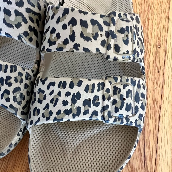 Freedom Moses Cheetah Slide Sandal - Picture 7 of 7